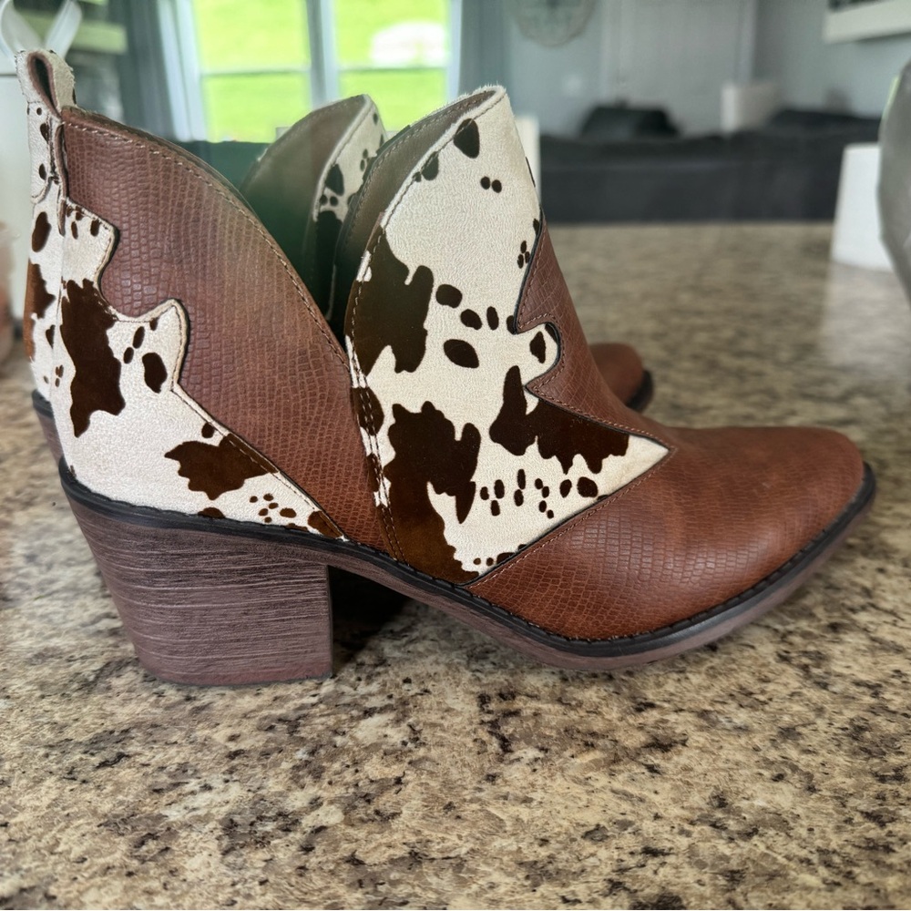 Cow print boot/ fashion heel